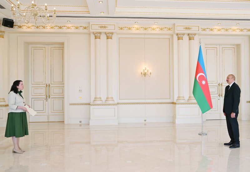 President Ilham Aliyev receives credentials of Ireland’s newly appointed ambassador (PHOTO)