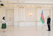 President Ilham Aliyev receives credentials of Ireland’s newly appointed ambassador (PHOTO)