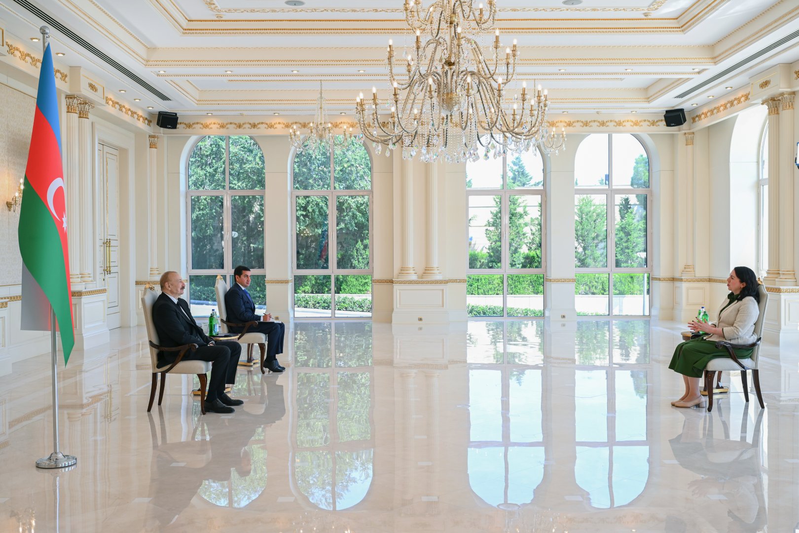 President Ilham Aliyev receives credentials of Ireland’s newly appointed ambassador (PHOTO)
