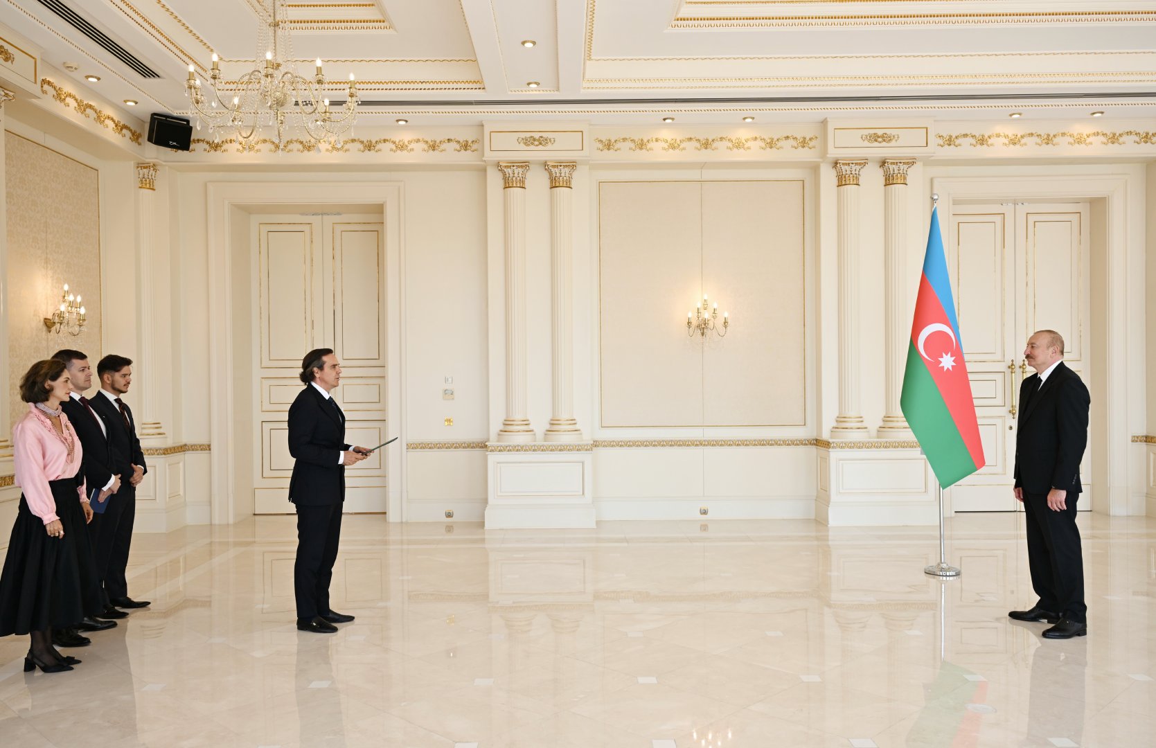 President Ilham Aliyev receives credentials of newly appointed Brazilian ambassador (PHOTO)