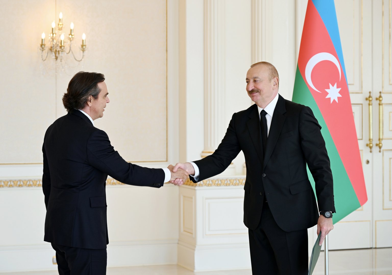 President Ilham Aliyev receives credentials of newly appointed Brazilian ambassador (PHOTO)