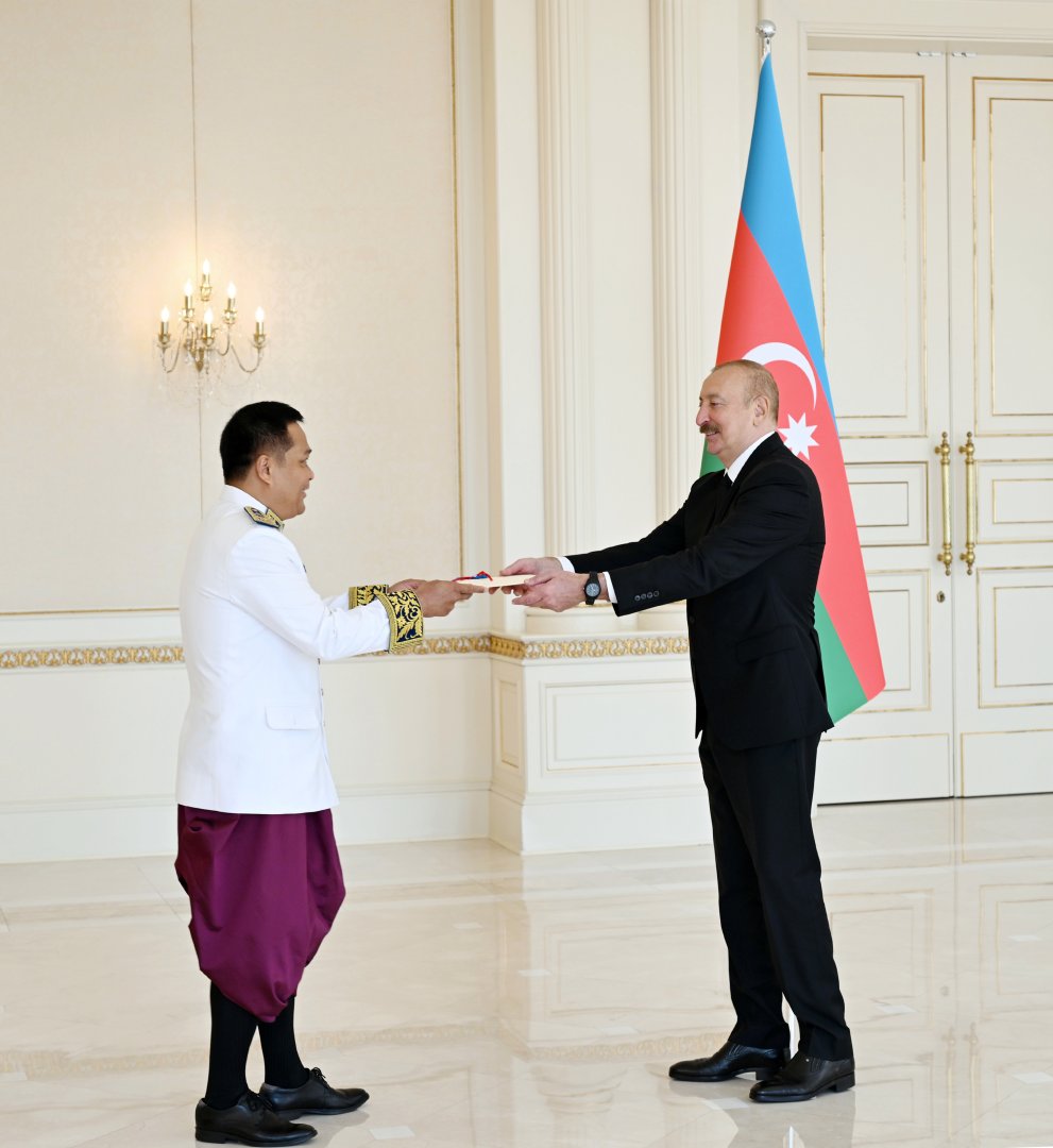 President Ilham Aliyev receives credentials of incoming Cambodian ambassador (PHOTO/VIDEO)