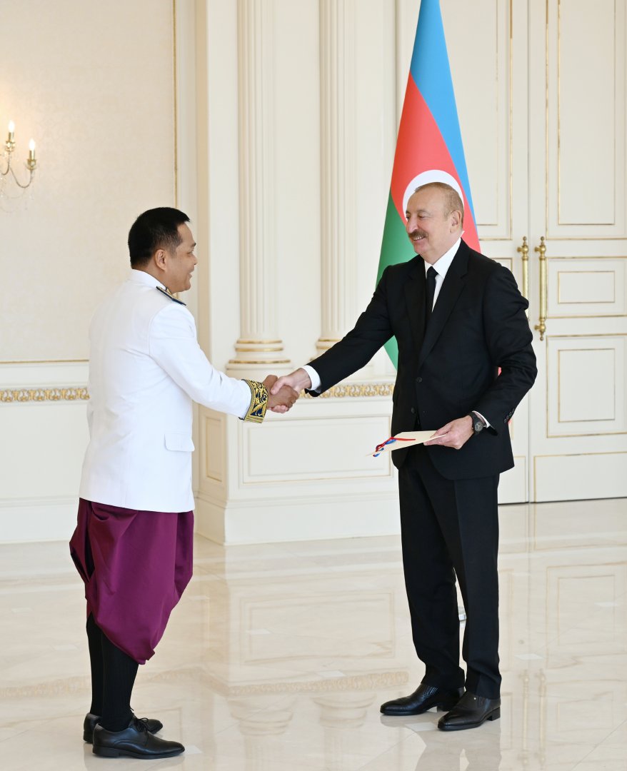 President Ilham Aliyev receives credentials of incoming Cambodian ambassador (PHOTO/VIDEO)