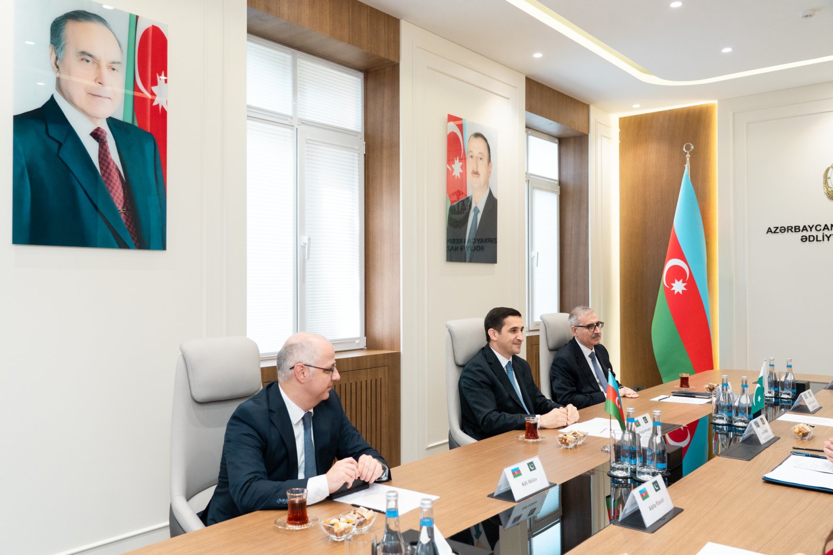 Azerbaijan justice minister meets Pakistan's law minister to deepen legal cooperation (PHOTO)