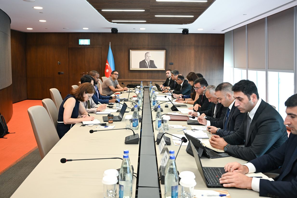 Azerbaijan and IMF discuss cooperation issues (PHOTO)