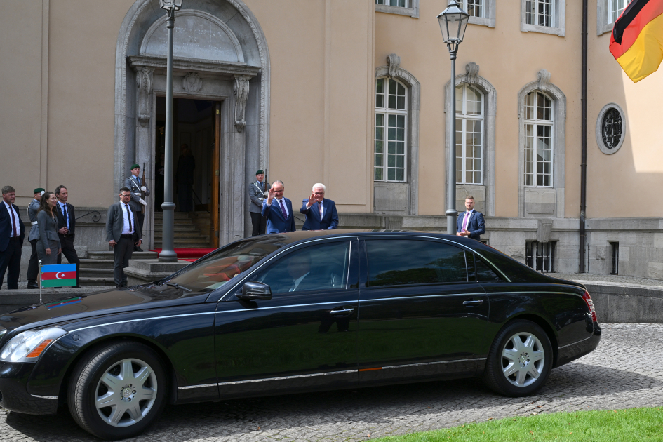 President Ilham Aliyev and German President Frank-Walter Steinmeier hold expanded meeting (PHOTO)
