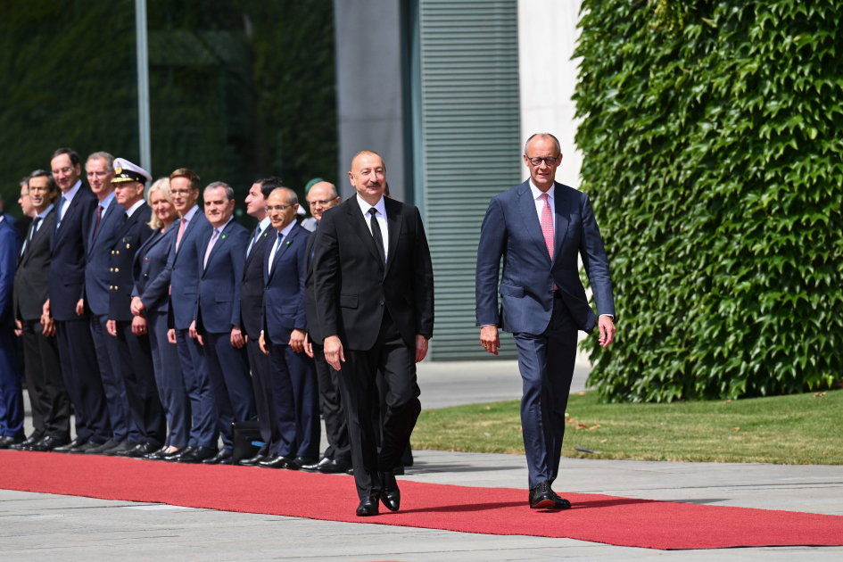 Berlin hosts official welcome ceremony for President Ilham Aliyev (PHOTO/VIDEO)