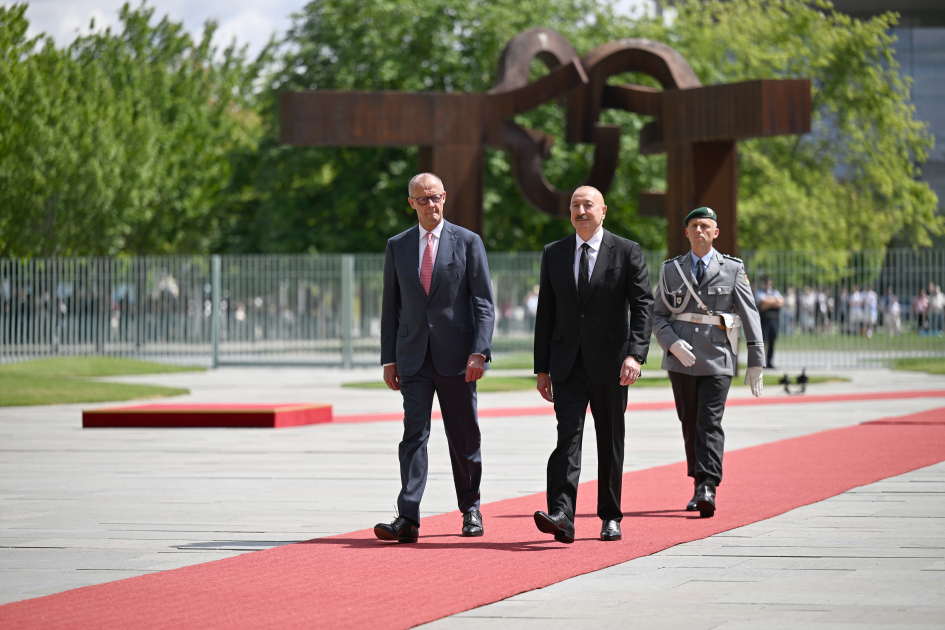 Berlin hosts official welcome ceremony for President Ilham Aliyev (PHOTO/VIDEO)