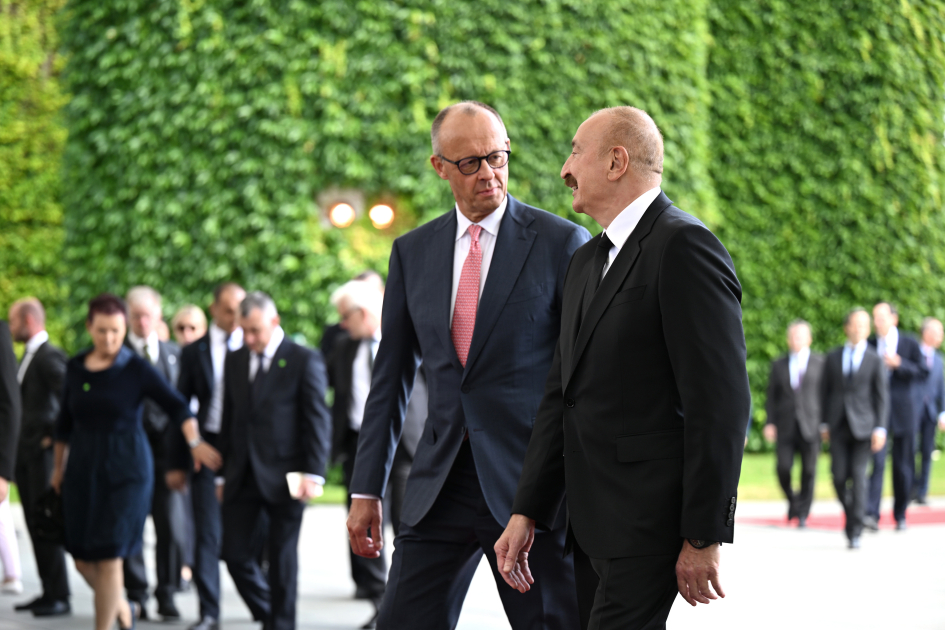 Berlin hosts official welcome ceremony for President Ilham Aliyev (PHOTO/VIDEO)