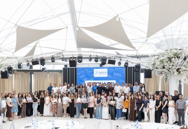 Azerbaijan Airlines organizes “Fibonacci” intellectual competition for media representatives to mark National Press Day (PHOTO)