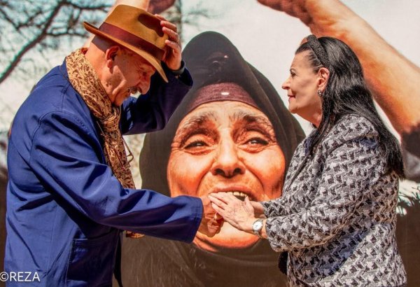 President of Malta visits Reza Deghati's photo exhibition on Khojaly genocide (PHOTO)