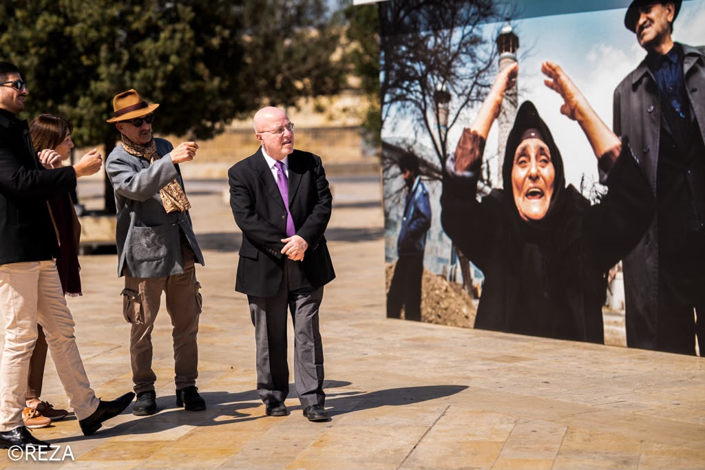 President of Malta visits Reza Deghati's photo exhibition on Khojaly genocide (PHOTO)