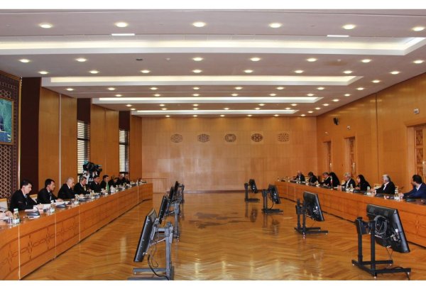 Turkmenistan, Iran review economic cooperation at intergovernmental meeting