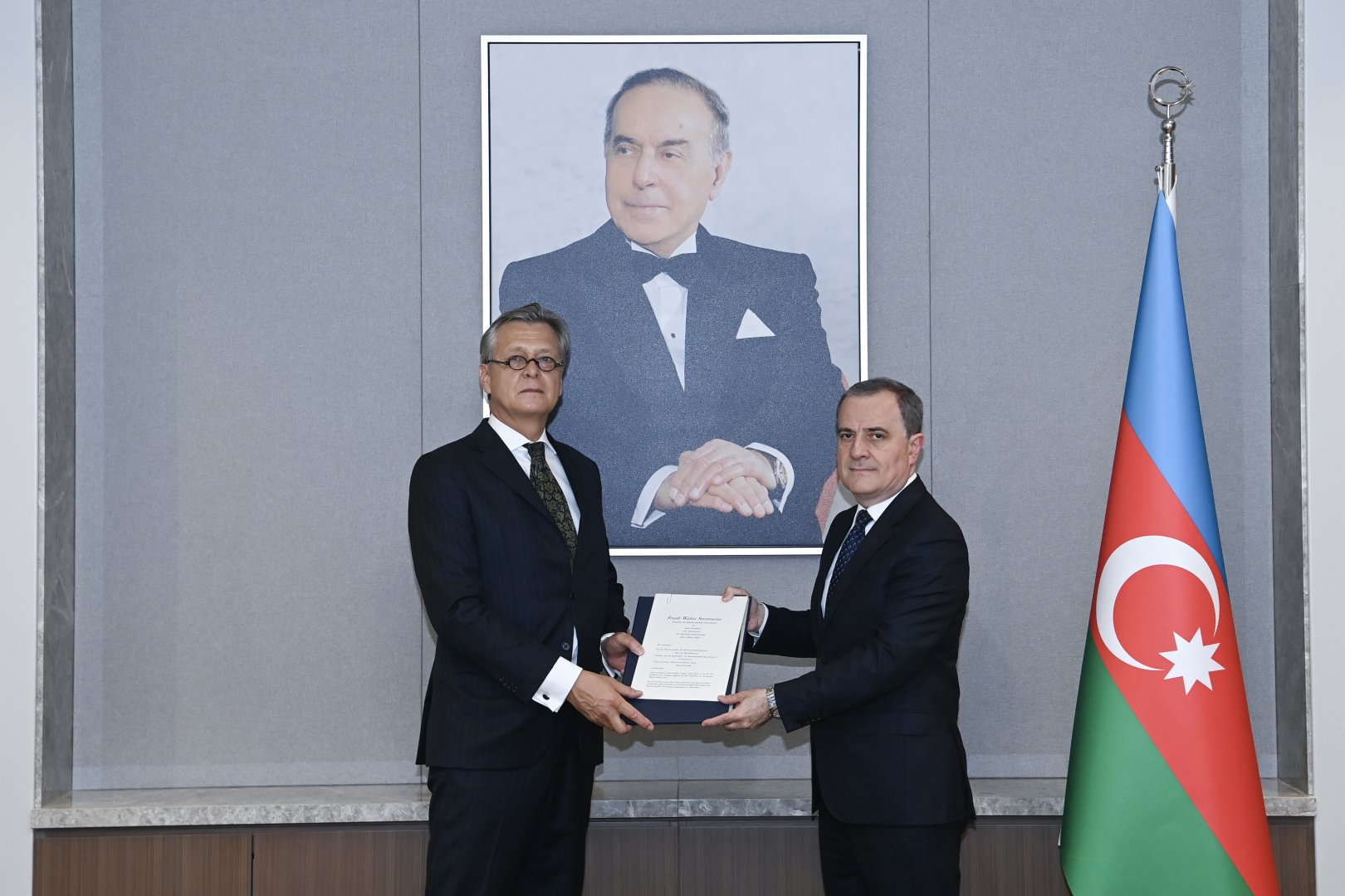 Azerbaijan's foreign minister welcomes new German ambassador (PHOTO)