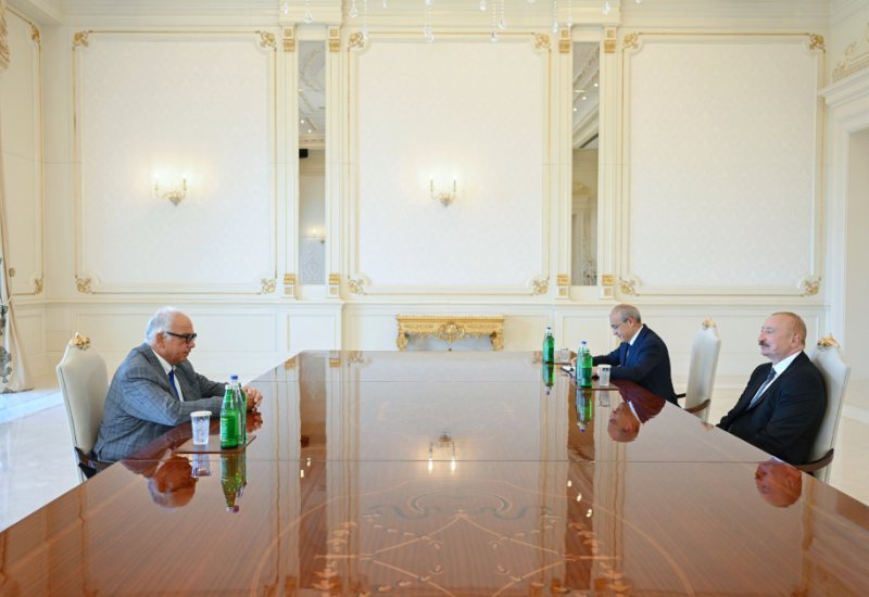 President Ilham Aliyev receives President of United World Wrestling (PHOTO)