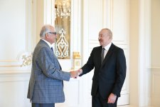 President Ilham Aliyev receives President of United World Wrestling (PHOTO)