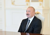 President Ilham Aliyev receives President of United World Wrestling (PHOTO)