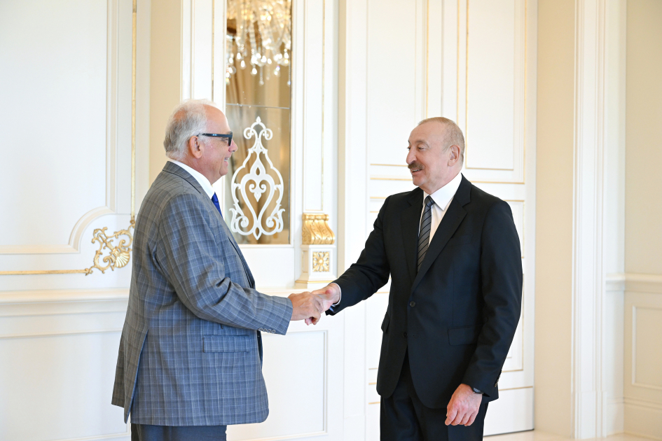 President Ilham Aliyev receives President of United World Wrestling (PHOTO)