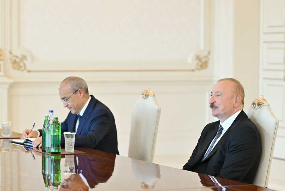 President Ilham Aliyev receives President of United World Wrestling (PHOTO)