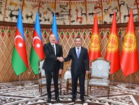 President Ilham Aliyev held one-on-one meeting with President of Kyrgyzstan in Cholpon-Ata (PHOTO/VIDEO)