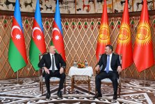 President Ilham Aliyev held one-on-one meeting with President of Kyrgyzstan in Cholpon-Ata (PHOTO/VIDEO)