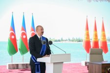 President Ilham Aliyev and President Sadir Zhaparov make press statements (PHOTO/VIDEO)