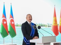 President Ilham Aliyev and President Sadir Zhaparov make press statements (PHOTO/VIDEO)