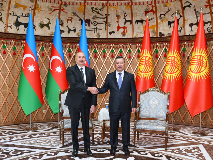 President Ilham Aliyev held one-on-one meeting with President of Kyrgyzstan in Cholpon-Ata (PHOTO/VIDEO)