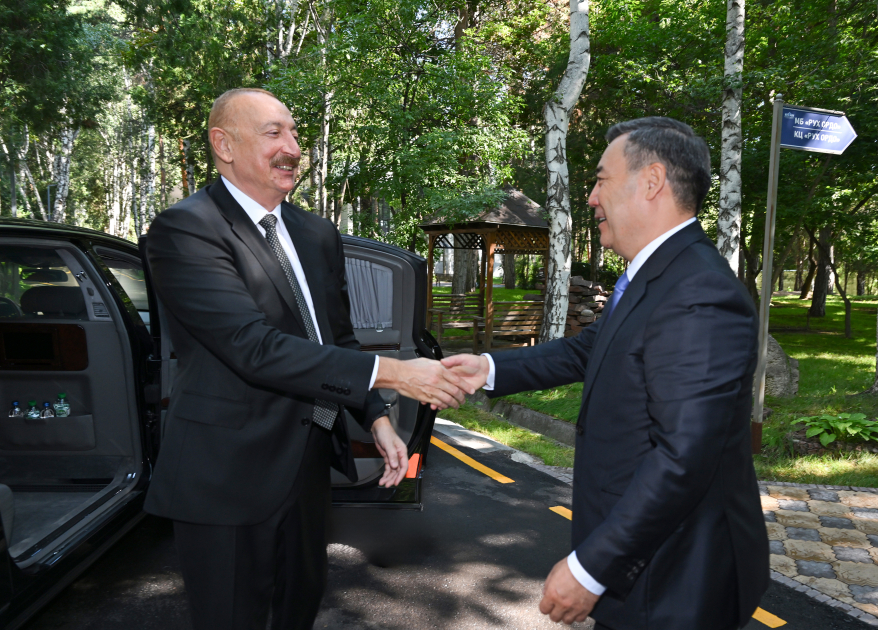 Official welcoming ceremony held for President Ilham Aliyev in Cholpon-Ata (PHOTO/VIDEO)
