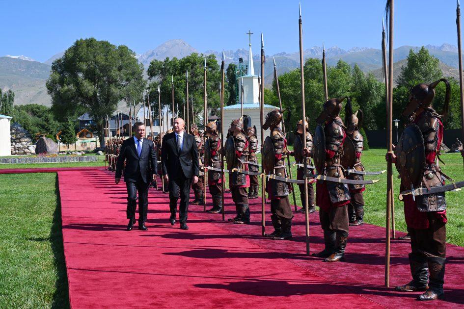 Official welcoming ceremony held for President Ilham Aliyev in Cholpon-Ata (PHOTO/VIDEO)