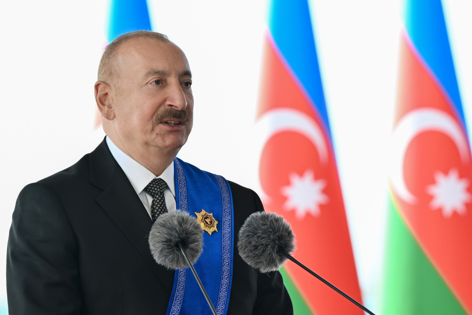 President Ilham Aliyev and President Sadir Zhaparov make press statements (PHOTO/VIDEO)