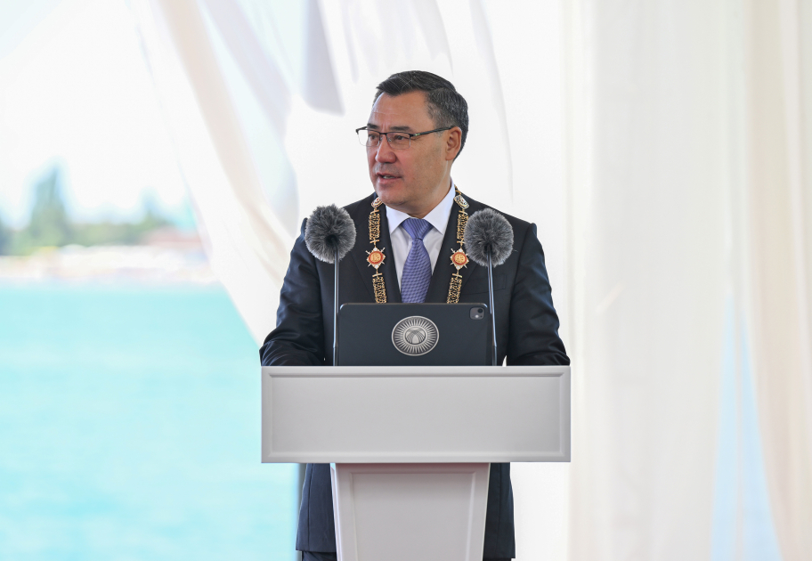 President Ilham Aliyev and President Sadir Zhaparov make press statements (PHOTO/VIDEO)