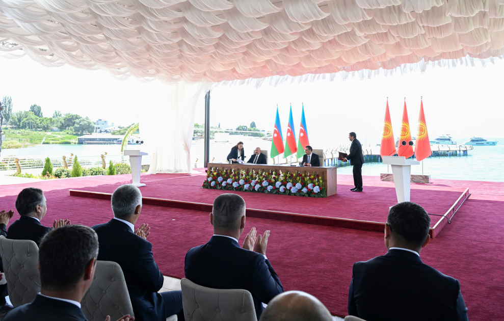 Azerbaijan and Kyrgyzstan exchanged documents signed (PHOTO/VIDEO)