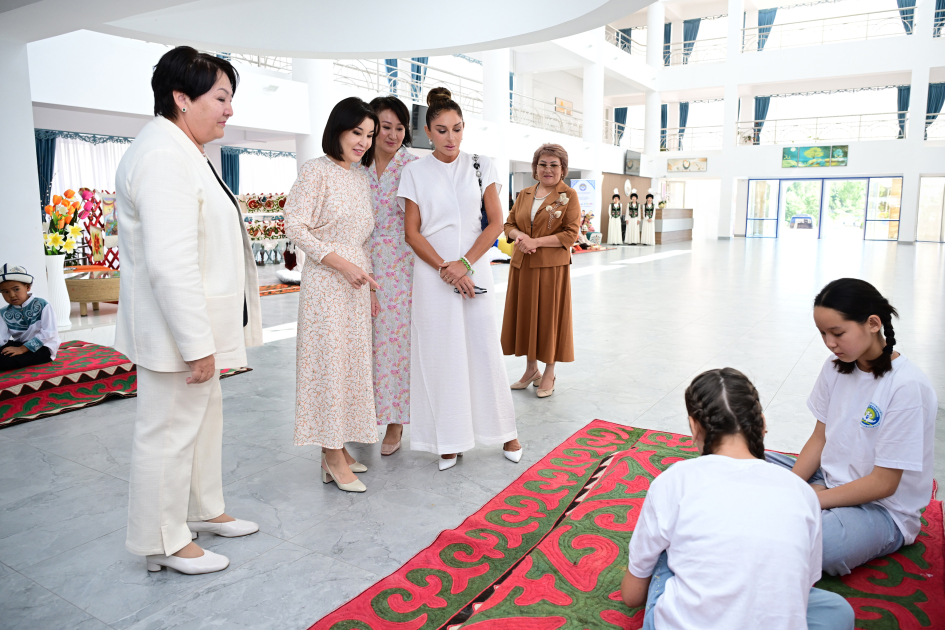 First Lady Mehriban Aliyeva visits “Altyn Balalyk” Health and Rehabilitation Center in Cholpon-Ata (PHOTO/VIDEO)