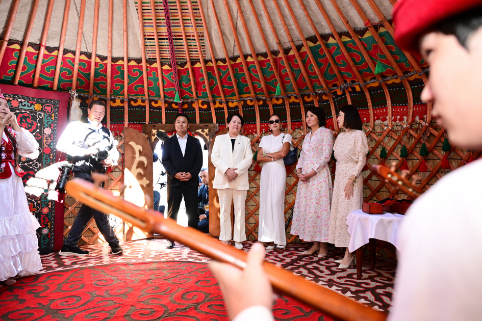 First Lady Mehriban Aliyeva visits “Altyn Balalyk” Health and Rehabilitation Center in Cholpon-Ata (PHOTO/VIDEO)