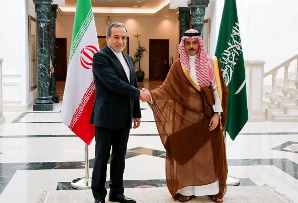 Saudi, Iranian Foreign Ministers discuss efforts to ease Gulf tensions