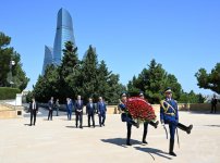 Head of Swiss Federal Department of Foreign Affairs pays tribute to martyrs in Baku (PHOTO)