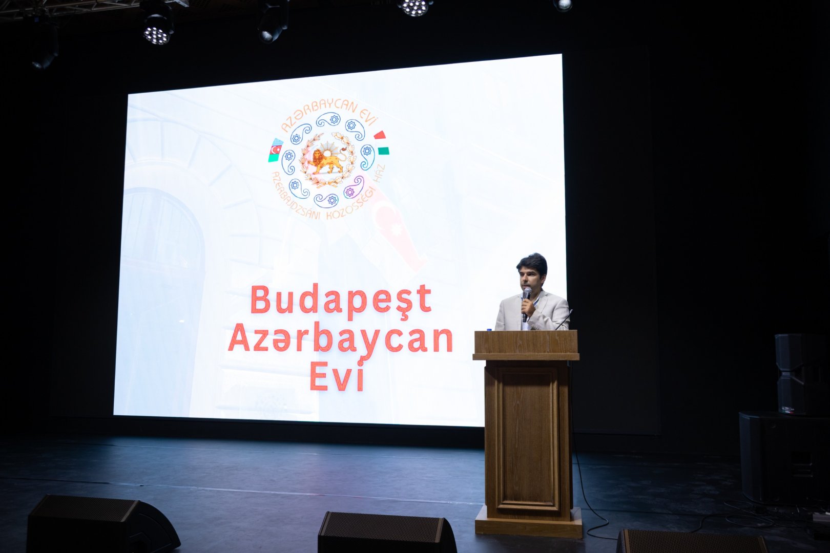 Azerbaijani diaspora youth introduced to Azerbaijan Houses around the world (PHOTO)