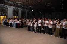 History etched in photographs: Reza Deghati meets with diaspora youth (PHOTO)