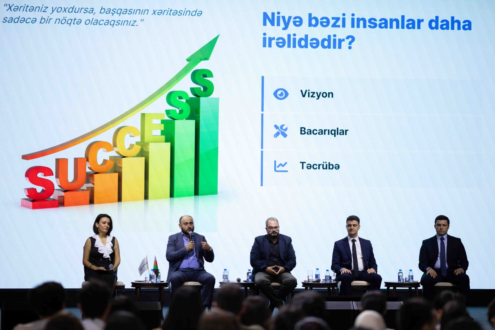 Azerbaijani diaspora youth demonstrates special interest in humanoid robot show (PHOTO)