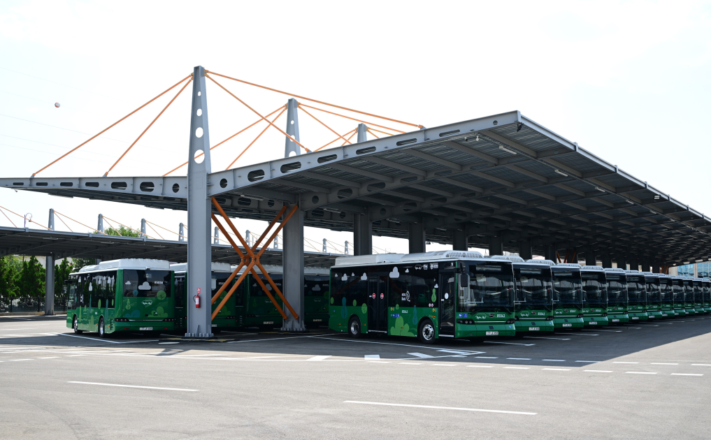 President Ilham Aliyev, First Lady Mehriban Aliyeva view new electric buses and inspect reconstruction progress of railway infrastructure in Nakhchivan (PHOTO/VIDEO)