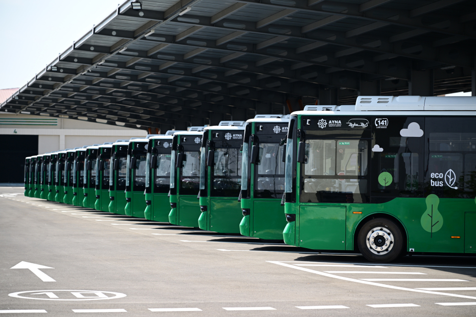 President Ilham Aliyev, First Lady Mehriban Aliyeva view new electric buses and inspect reconstruction progress of railway infrastructure in Nakhchivan (PHOTO/VIDEO)