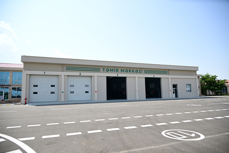 President Ilham Aliyev, First Lady Mehriban Aliyeva view new electric buses and inspect reconstruction progress of railway infrastructure in Nakhchivan (PHOTO/VIDEO)