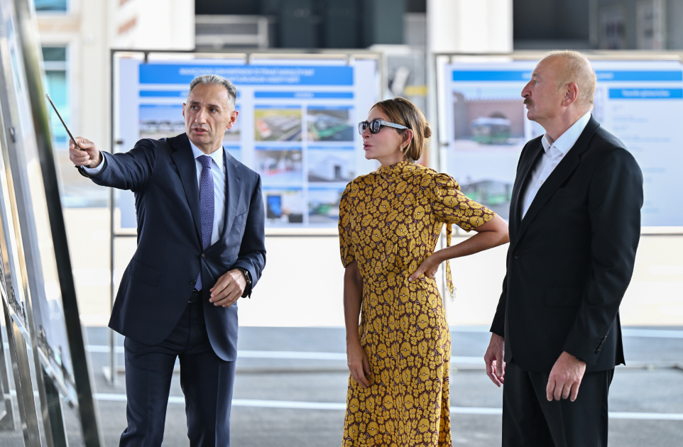 President Ilham Aliyev, First Lady Mehriban Aliyeva view new electric buses and inspect reconstruction progress of railway infrastructure in Nakhchivan (PHOTO/VIDEO)