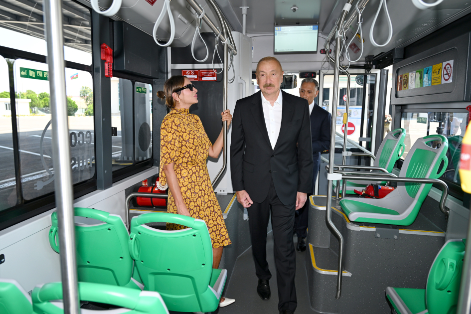 President Ilham Aliyev, First Lady Mehriban Aliyeva view new electric buses and inspect reconstruction progress of railway infrastructure in Nakhchivan (PHOTO/VIDEO)