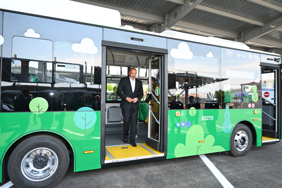 President Ilham Aliyev, First Lady Mehriban Aliyeva view new electric buses and inspect reconstruction progress of railway infrastructure in Nakhchivan (PHOTO/VIDEO)