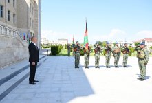 President Ilham Aliyev, First Lady Mehriban Aliyeva attend ceremony to present Battle Flags to newly established commando military units of Separate Combined Arms Army (PHOTO)
