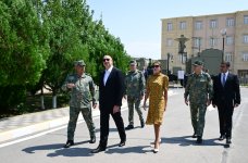 President Ilham Aliyev, First Lady Mehriban Aliyeva attend ceremony to present Battle Flags to newly established commando military units of Separate Combined Arms Army (PHOTO)