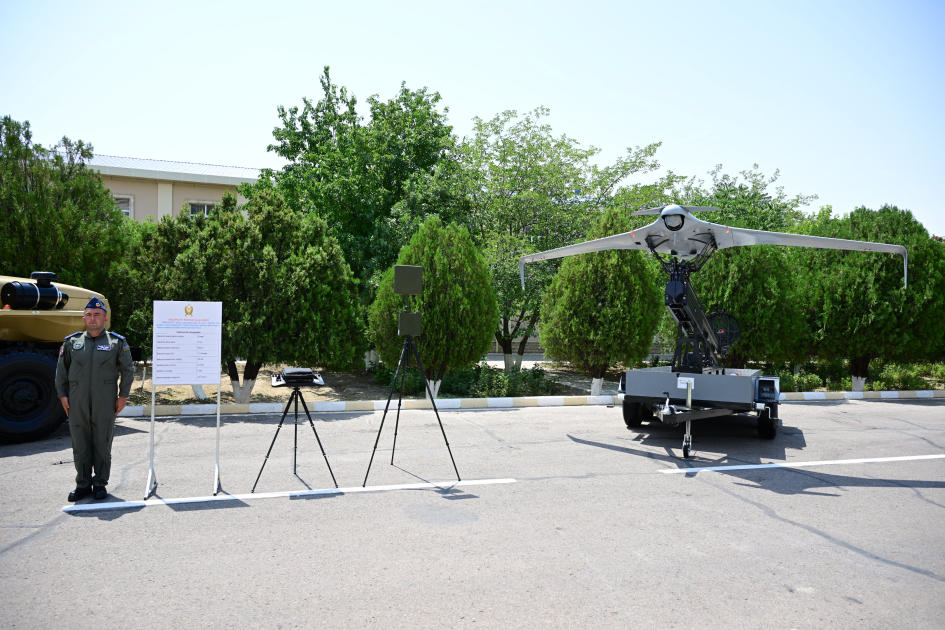 President Ilham Aliyev, First Lady Mehriban Aliyeva attend ceremony to present Battle Flags to newly established commando military units of Separate Combined Arms Army (PHOTO)