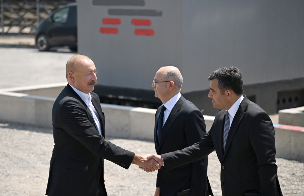 President Ilham Aliyev, First Lady Mehriban Aliyeva inspect construction progress of “Shams 1” and “Garbi Ufug” solar power plants in Nakhchivan (PHOTO/VIDEO)